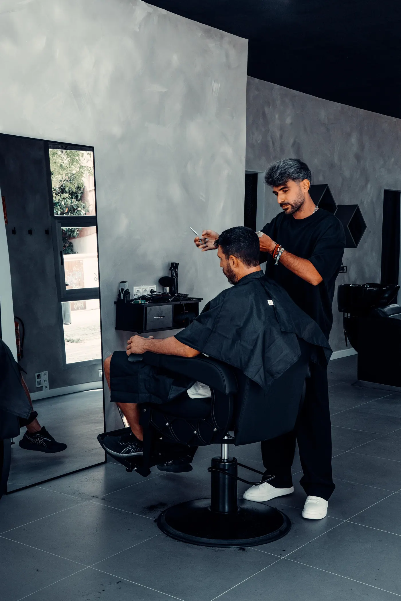 Interior de esencia barber studio